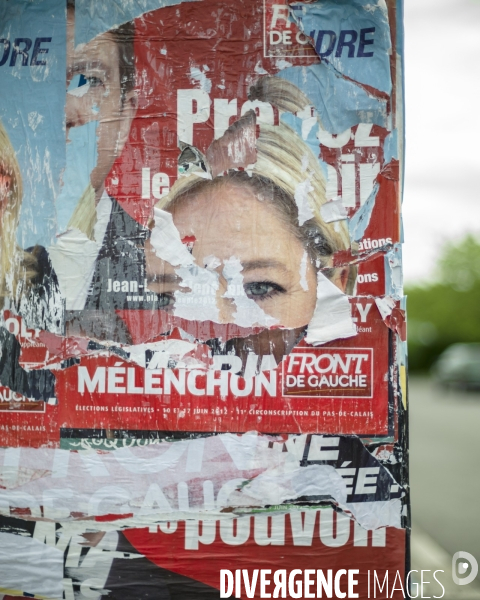 Campagne legislative de Marine Le Pen. Collage d affiches