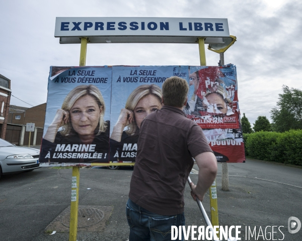 Campagne legislative de Marine Le Pen. Collage d affiches