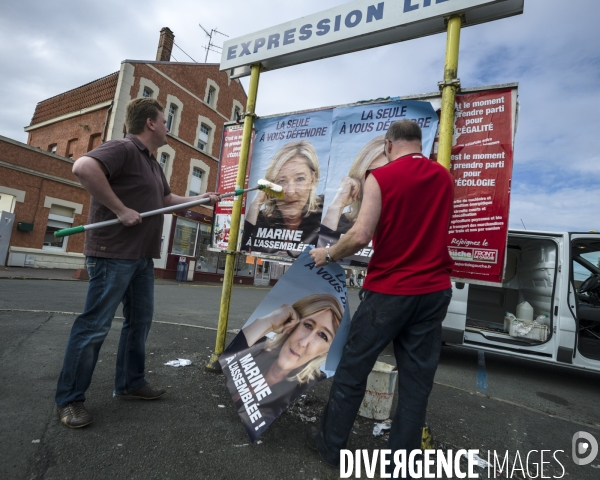 Campagne legislative de Marine Le Pen. Collage d affiches