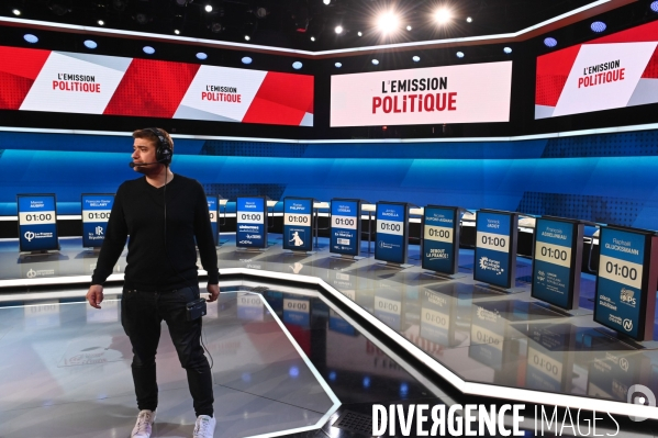 Sur le plateau de L Emission politique. Elections européennes.