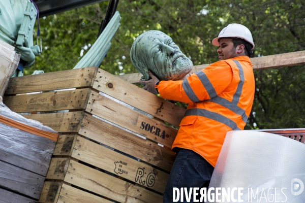 Dépose des 16 statues de la flèche de Notre-Dame de Paris.