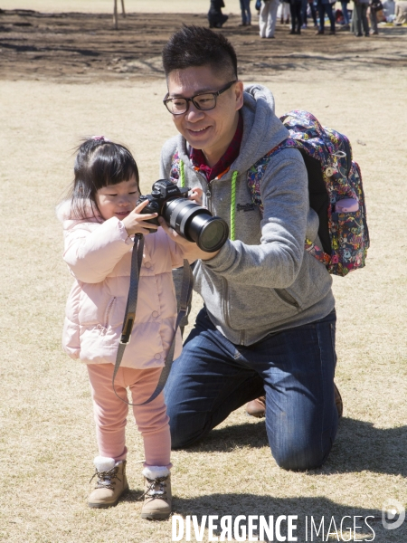 Un pere apprend la photo a sa fille a tokyo