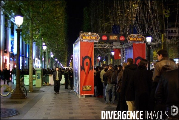 Ouverture exceptionnelle à minuit de Virgin et de la Fnac champs-elysees pour le lancement du jeu vidéo World of Warcraft®: Wrath Of The Lich Kingô. 13 novembre 2008.