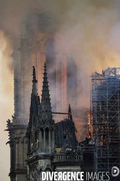 La cathédrale Notre-Dame en feu