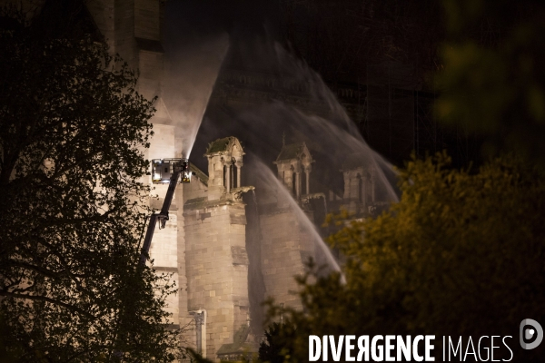 La cathédrale Notre-Dame en feu