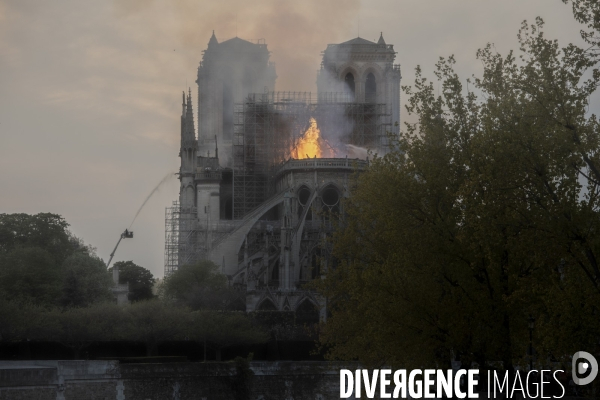 Notre-Dame en feu