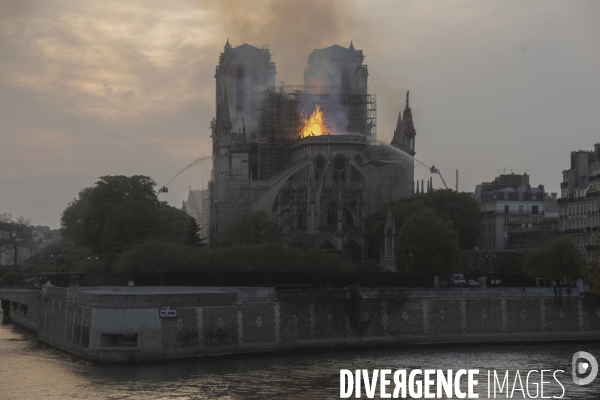 Notre-Dame en feu