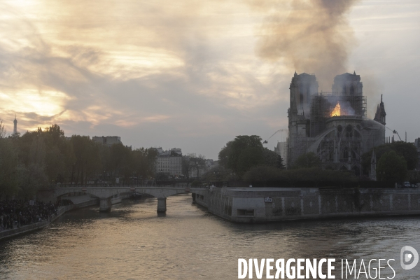 Notre-Dame en feu