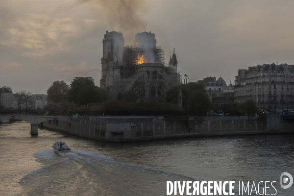 Notre-Dame en feu