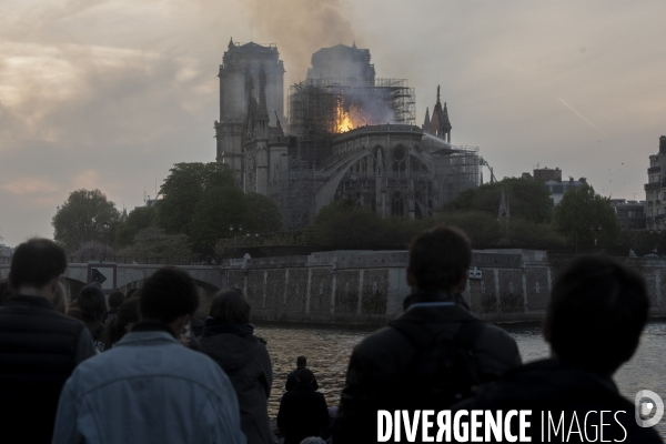 Notre-Dame en feu