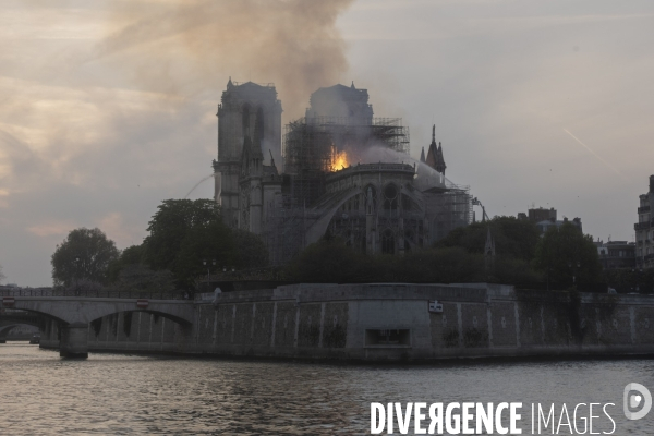 Notre-Dame en feu