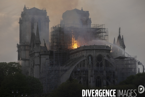 Notre-Dame en feu