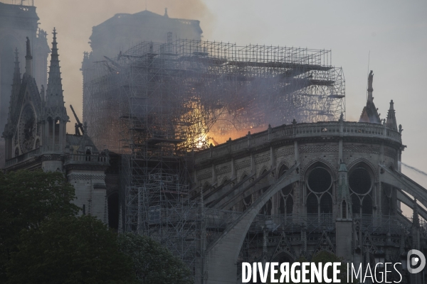 Notre-Dame en feu