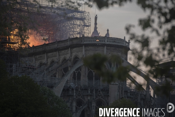 Notre-Dame en feu