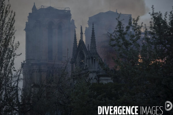 Notre-Dame en feu