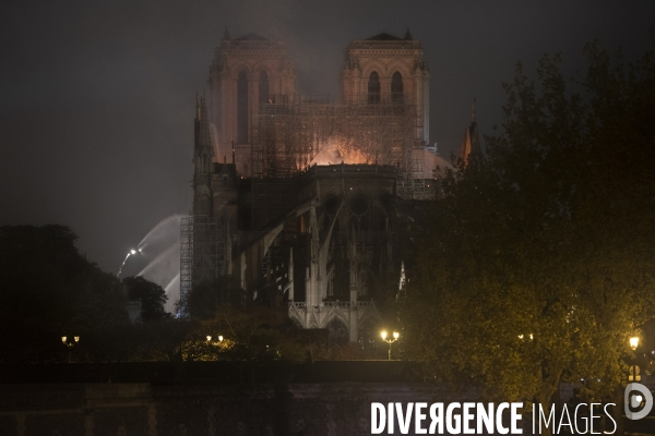 Notre-Dame en feu