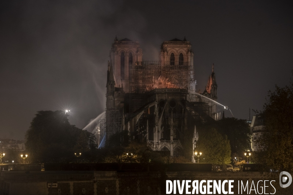 Notre-Dame en feu