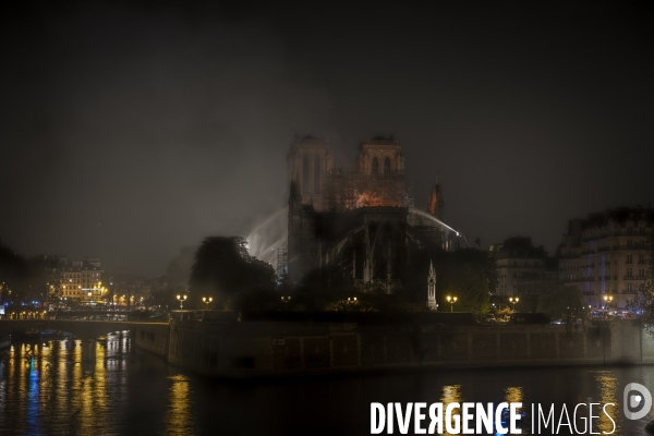 Notre-Dame en feu