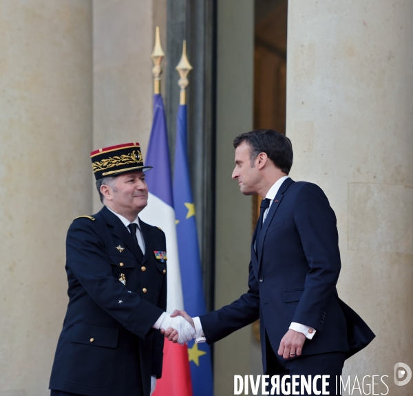 Emmanuel Macron avec le general Bio Farina