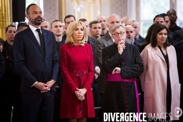 Les pompiers et policiers sauveurs de Notre-Dame de Paris conviés au Palais de l Elysée.