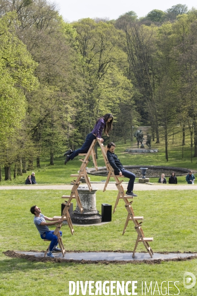 LES CHAISES de Satchie Noro