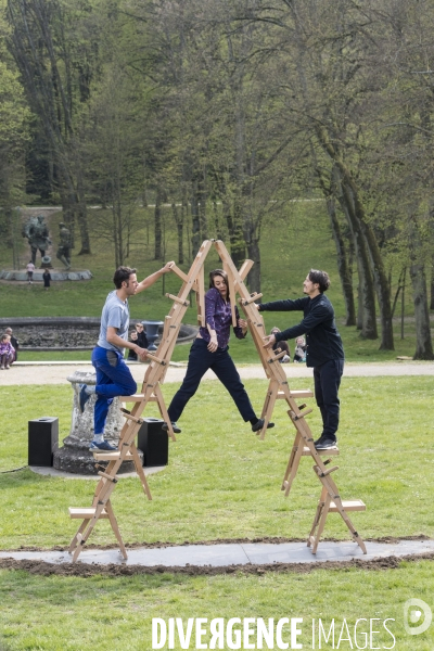 LES CHAISES de Satchie Noro