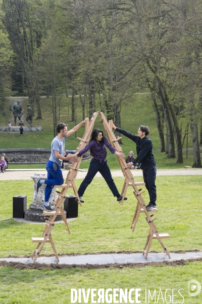 LES CHAISES de Satchie Noro