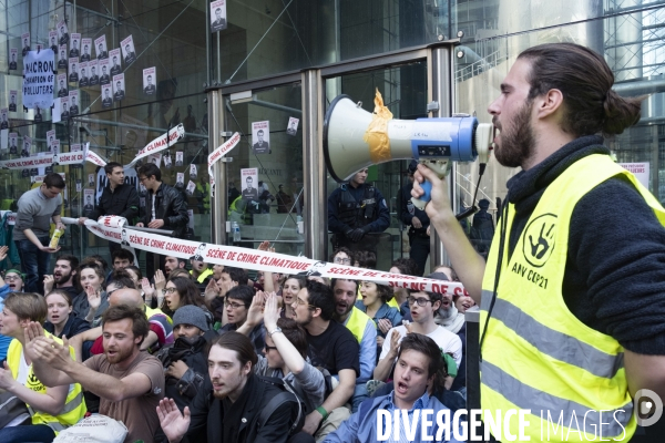 Blocage contre les pollueurs à la Défense