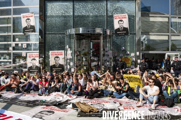 Blocage contre les pollueurs à la Défense