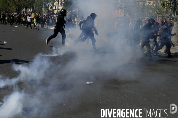 Manifestation Gilets Jaunes (Yellow vests) Paris, Act XXIII. Gilets Jaunes protest in Paris.