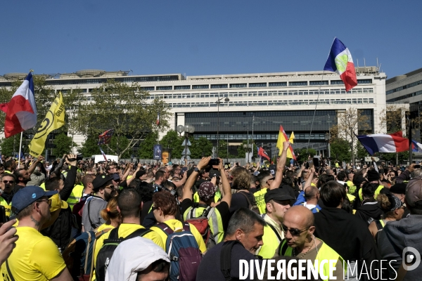 Gilets jaunes français (Gilets jaunes) manifestant devant le ministère de l Economie et des Finances à Bercy, Act XXIII.