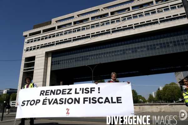 Gilets jaunes français (Gilets jaunes) manifestant devant le ministère de l Economie et des Finances à Bercy, Act XXIII.