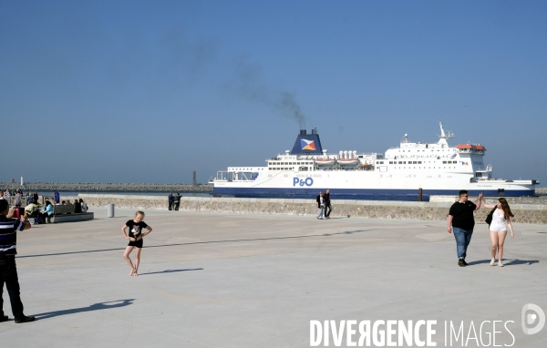 Et Calais devient une station balnéaire ! Amenagement du front de mer.Série 1