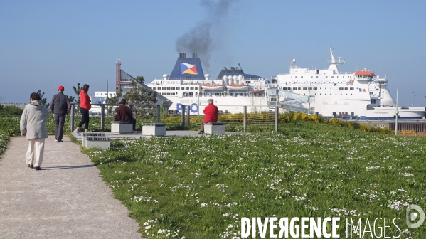 Et Calais devient une station balnéaire ! Amenagement du front de mer.Série 1