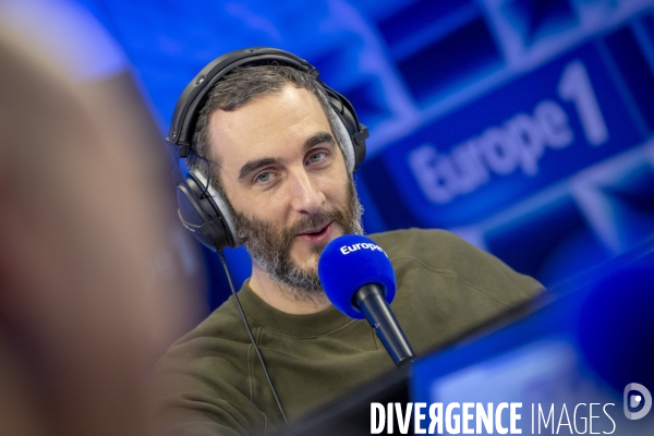 Matthieu Noël présente  Debout les copains , matinale de 5h00 à 7h00 sur Europe 1