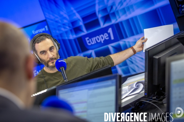 Matthieu Noël présente  Debout les copains , matinale de 5h00 à 7h00 sur Europe 1