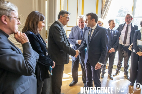 Réunion à l Elysée après l incendie de Notre-Dame de Paris