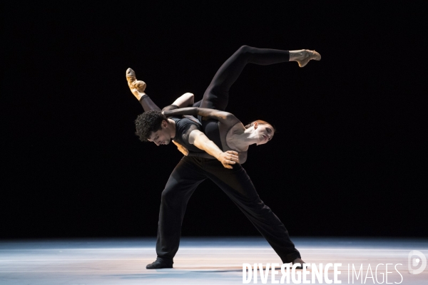 WINGS OF WAX de Jiri Kylian