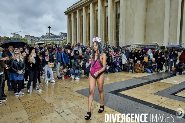 Defile Mode Grandes Tailles au Parvis du Trocadero