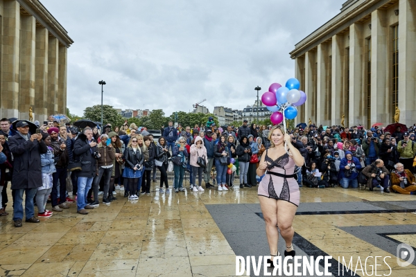 Defile Mode Grandes Tailles au Parvis du Trocadero