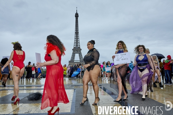 Defile Mode Grandes Tailles au Parvis du Trocadero