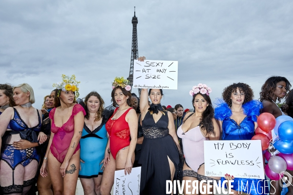 Defile Mode Grandes Tailles au Parvis du Trocadero