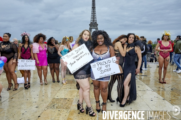 Defile Mode Grandes Tailles au Parvis du Trocadero