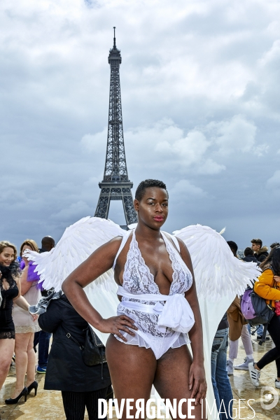 Defile Mode Grandes Tailles au Parvis du Trocadero