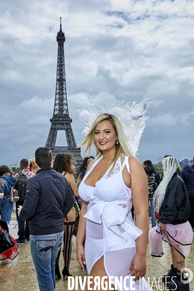 Defile Mode Grandes Tailles au Parvis du Trocadero