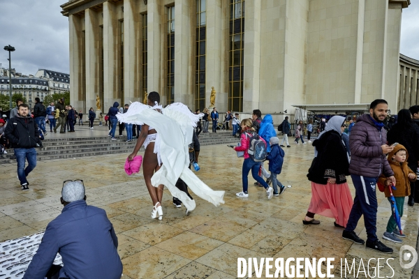 Defile Mode Grandes Tailles au Parvis du Trocadero
