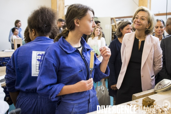 Valérie PECRESSE inaugure le lycée professionnel de Prony à Asnières.