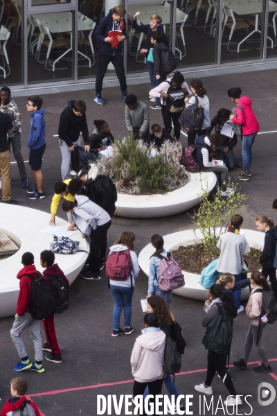 Illustration dans les écoles, collèges et lycées de Paris et d Île-de-France.