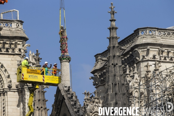 Les travaux sur la cathédrale Notre-Dame de Paris après l incendie