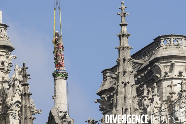 Les travaux sur la cathédrale Notre-Dame de Paris après l incendie